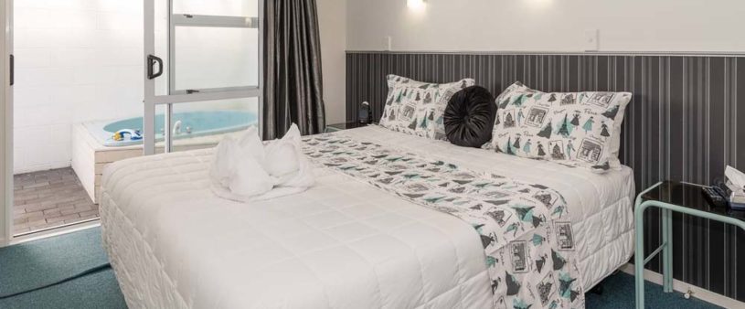 Bedroom with Spa Bath - Unit 2 One Bedroom Unit | Palm Court Rotorua