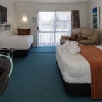 Twin studio spa unit - Lounge/bedroom - 2