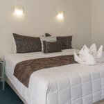 double bed in rotorua accommodation palm court